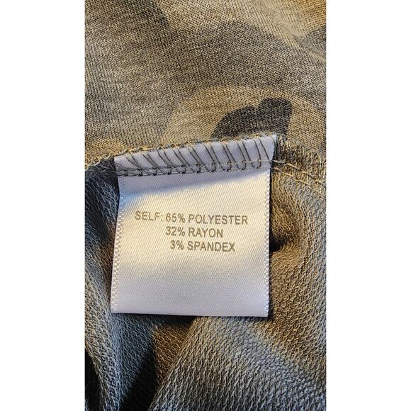 New Camo print pullover sweatshirt Jane and Delancey large gray winter wear - Picture 4 of 5